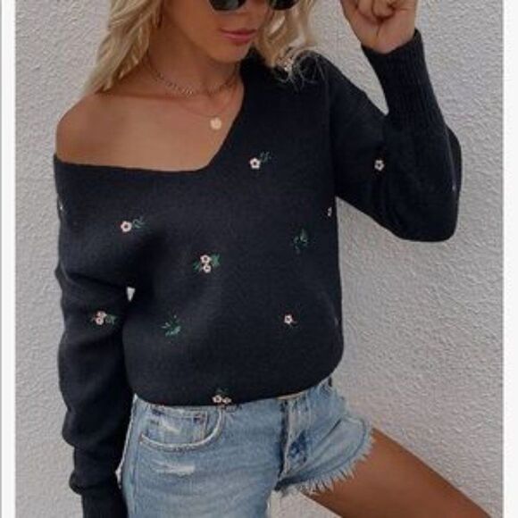 NEW Black V Neck Embroidered Ribbed Knit Pullover Sweater - Picture 1 of 13